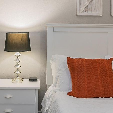 Cozy 2Br Farmhouse Apt - Sleeps 8 - Free Parking! Arlington Eksteriør bilde
