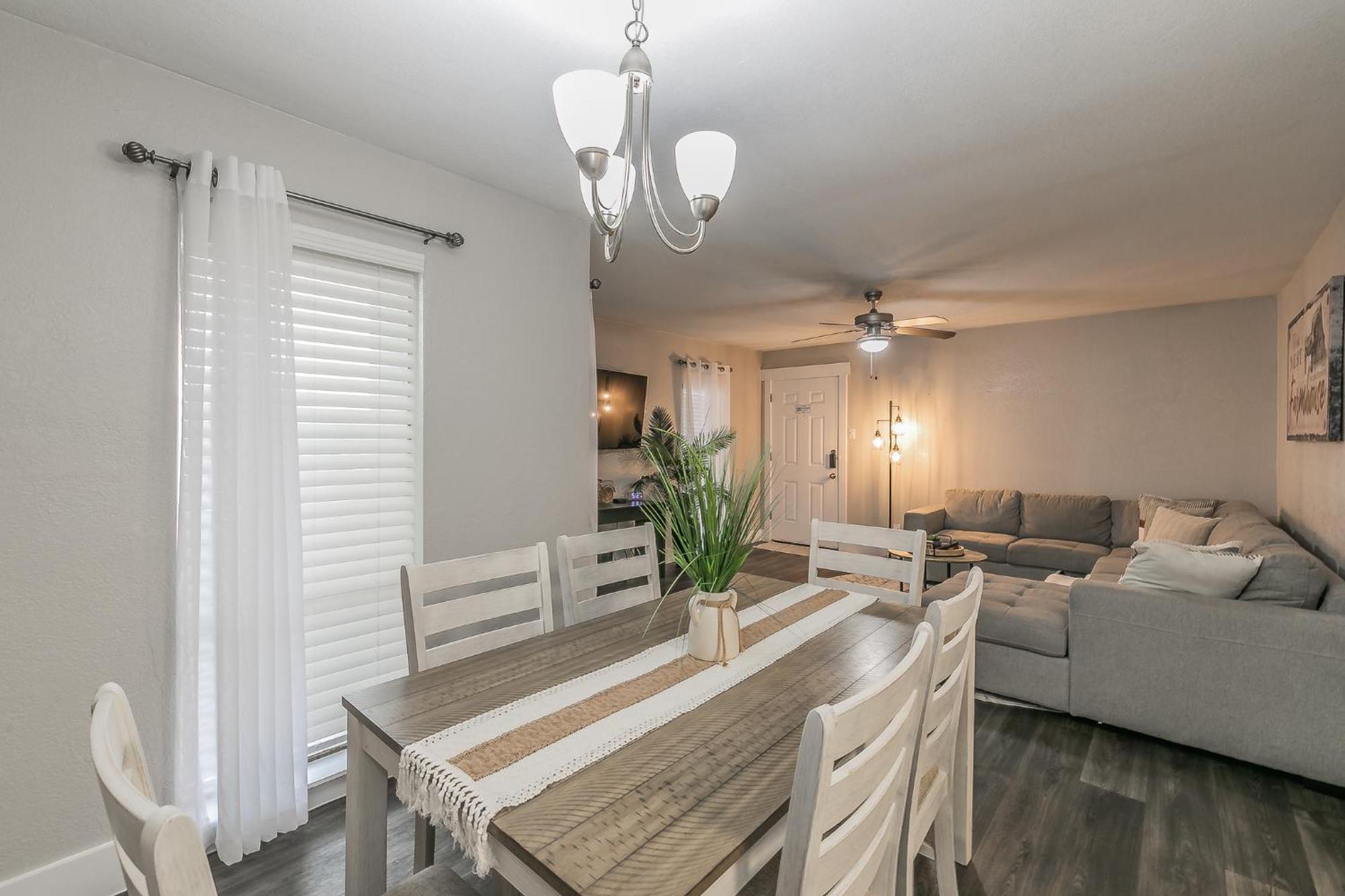 Cozy 2Br Farmhouse Apt - Sleeps 8 - Free Parking! Arlington Eksteriør bilde